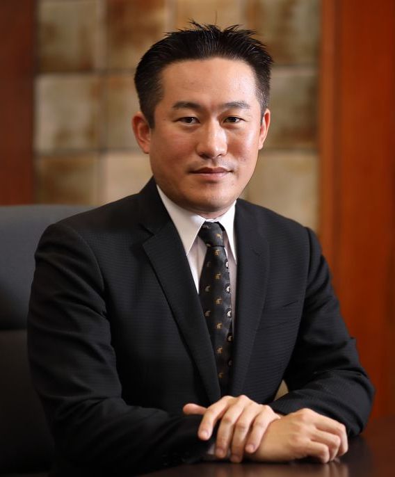 代表取締役社長(zhǎng)　川嵜　隆司
